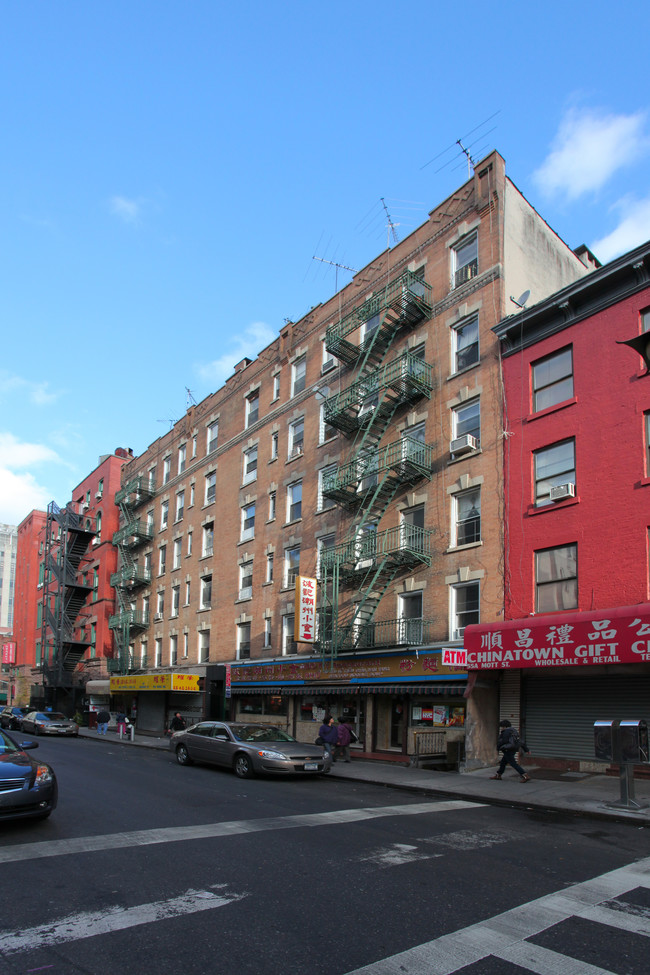 80-84 Bayard St in New York, NY - Foto de edificio - Building Photo