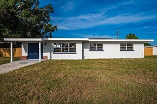 1811 Rhoades Terrace in Sarasota, FL - Building Photo