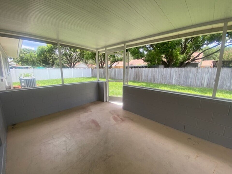8610 Oak Bluff Dr in Orlando, FL - Building Photo