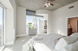 5927 Almeda Rd in Houston, TX - Building Photo - Building Photo