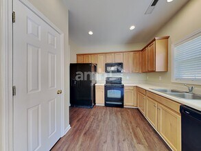 10 Swenson Ct in Taylors, SC - Building Photo - Building Photo