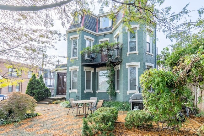 property at 1371 N High St