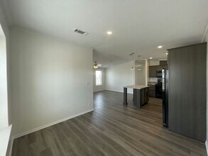 912 Freeport W in Venice, FL - Building Photo - Building Photo