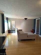 3447 Wyoga Lake Rd in Stow, OH - Building Photo - Building Photo