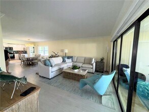 1071 8th St S in Naples, FL - Building Photo - Building Photo