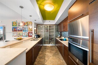 450 Alton Rd, Unit 704 in Miami Beach, FL - Foto de edificio - Building Photo