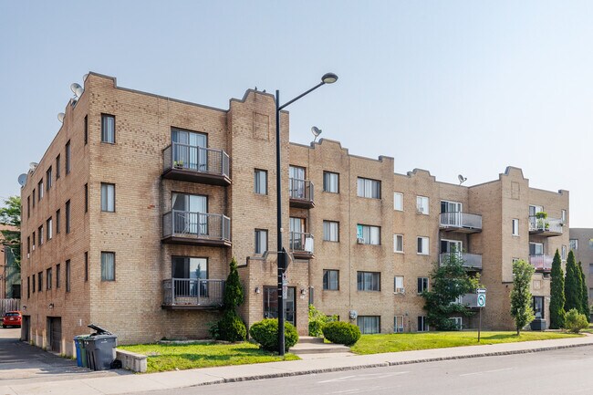 12419 Lachapelle Rue in Montréal, QC - Building Photo - Building Photo