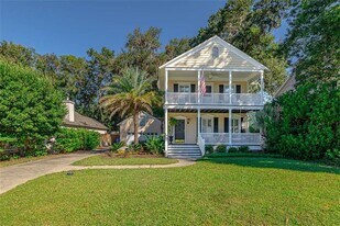 122 Rosemont St in St. Simons Island, GA - Building Photo