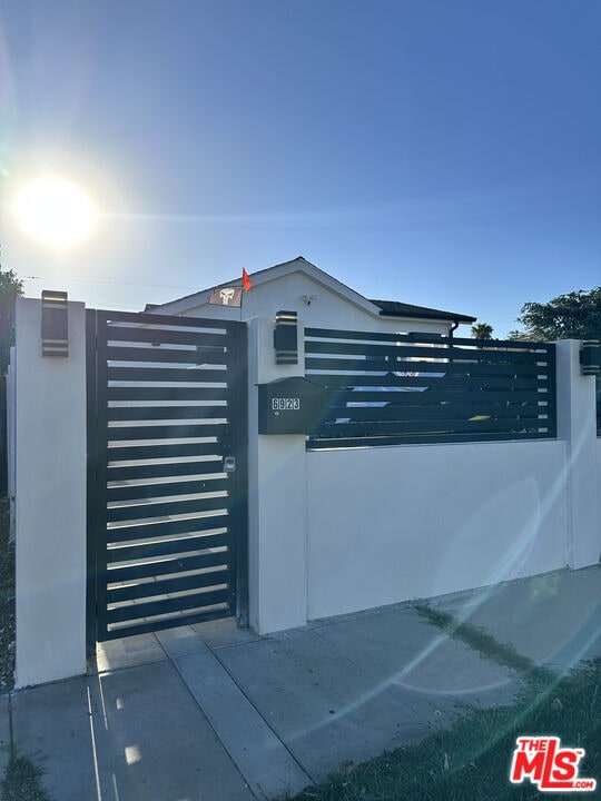 6925 Gazette Ave in Los Angeles, CA - Building Photo - Building Photo