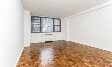 315 W 57th St-Unit -12 in New York, NY - Foto de edificio - Building Photo