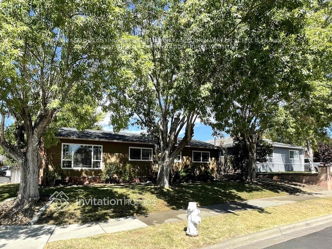 property at 5 Echo Cir