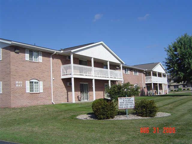 Heritage Estates in Menasha, WI - Foto de edificio - Building Photo