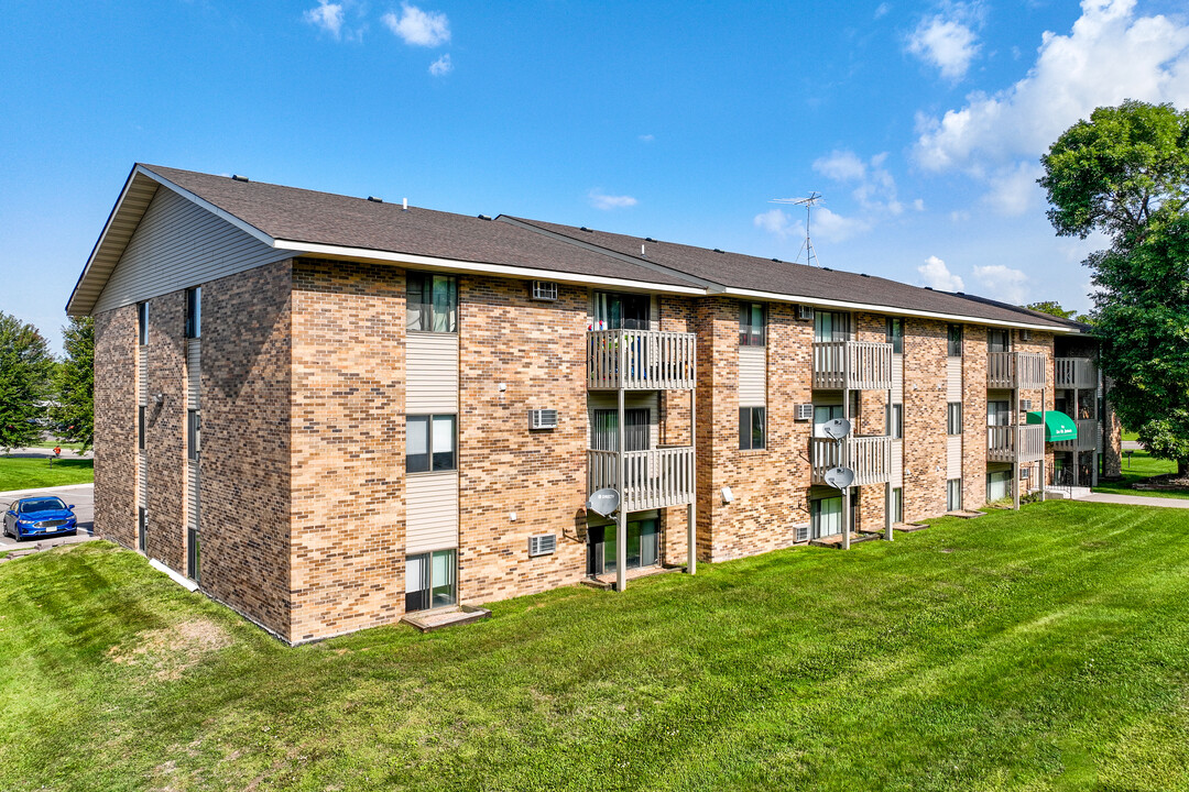 Lone Oak Apartments in Buffalo, MN - Foto de edificio