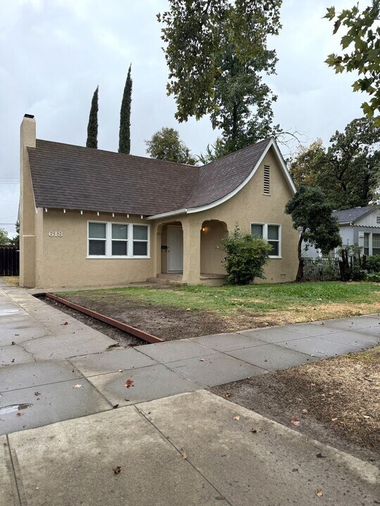 618 W 26th St in Merced, CA - Building Photo