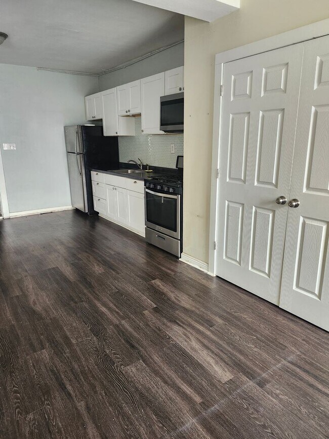 2016 W Clybourn St in Milwaukee, WI - Building Photo - Building Photo