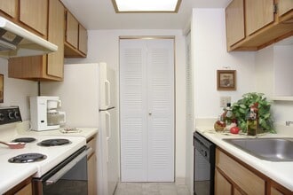 Grand View in Colorado Springs, CO - Building Photo - Building Photo