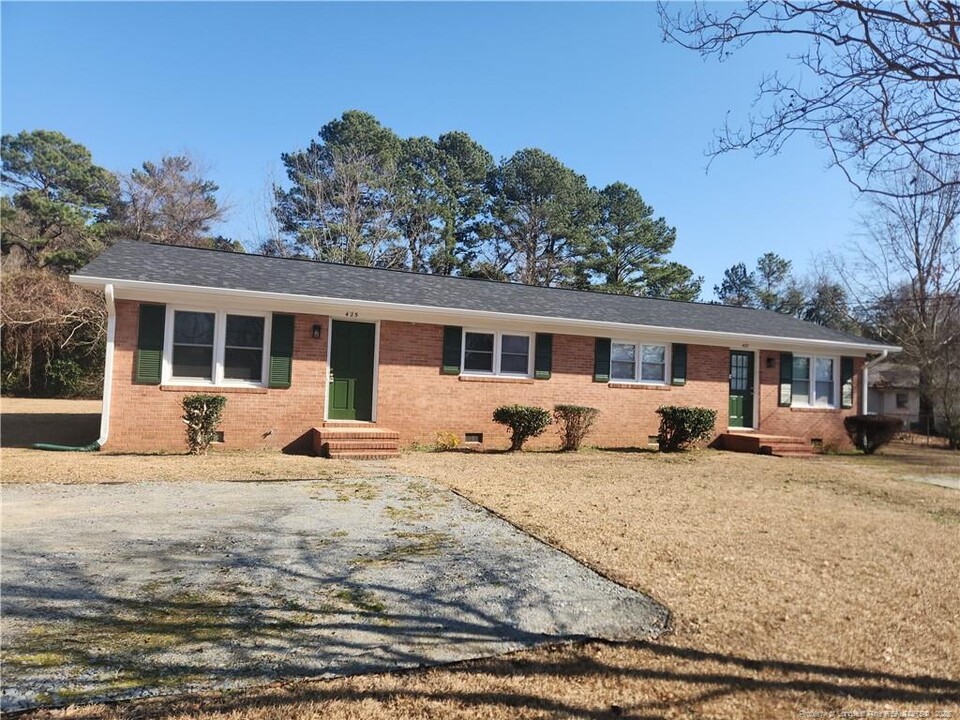 425 Windermere Dr in Fayetteville, NC - Building Photo