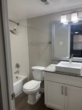 2010 Estrada Pkwy in Irving, TX - Foto de edificio - Building Photo