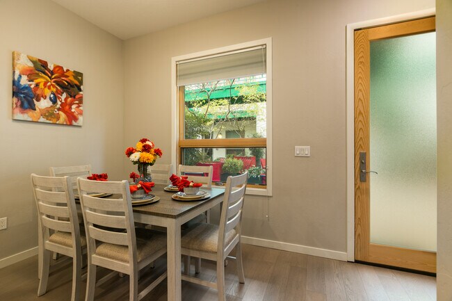 3600 Central Ave SE in Albuquerque, NM - Building Photo - Building Photo