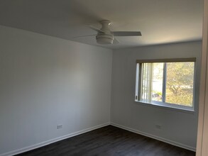 1001 Buccaneer Dr in Schaumburg, IL - Building Photo - Building Photo