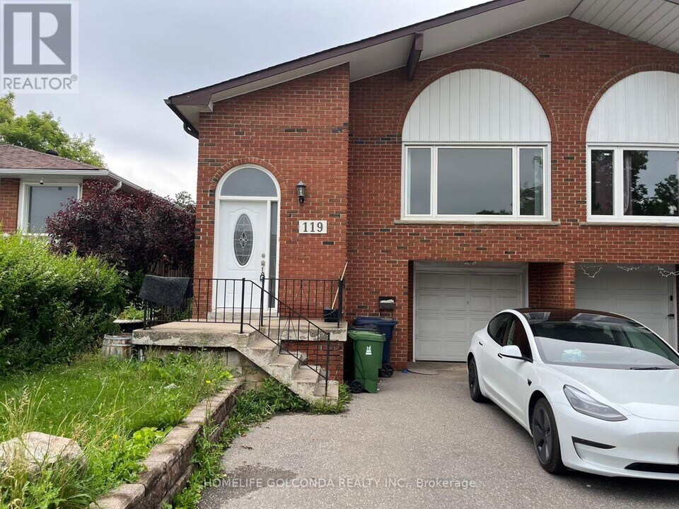 119 Shawnee Cir in Toronto, ON - Building Photo