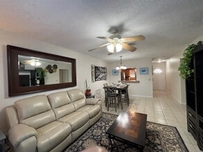 400 Fern St, Unit 1-c in Jupiter, FL - Foto de edificio - Building Photo