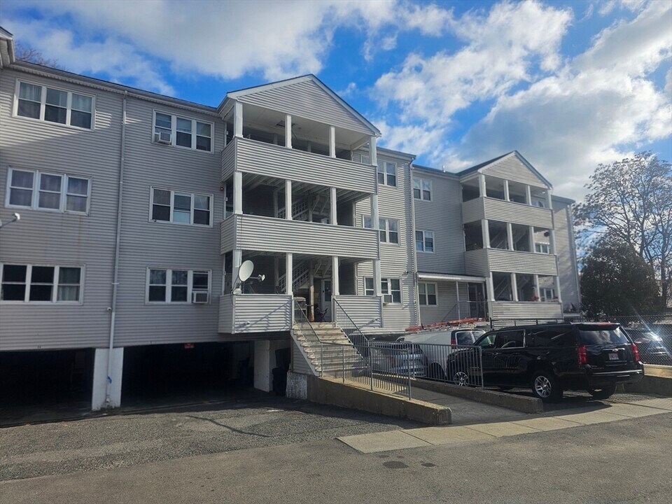 386 Summer St in Lynn, MA - Building Photo