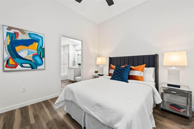 3100 Huron St, Unit 3Q in Denver, CO - Foto de edificio - Building Photo