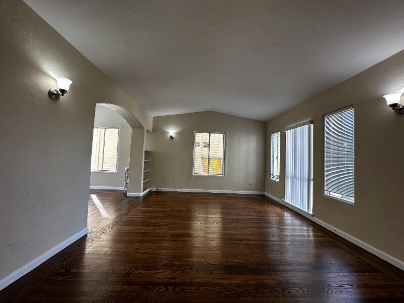 2215 Carroll St, Unit 202 in Oakland, CA - Building Photo