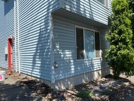 6205 SE 92nd Ave, Unit A in Portland, OR - Building Photo