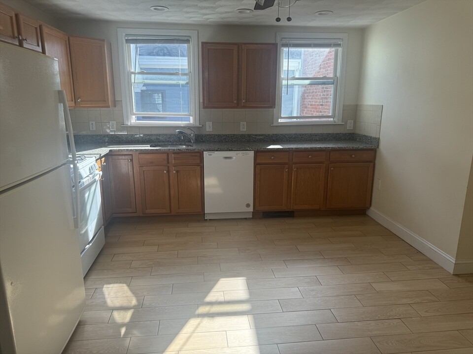 1096 Cambridge St, Unit 1096 in Cambridge, MA - Building Photo