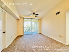 4127 Residence Drive in Ft. Myers, FL - Foto de edificio - Building Photo