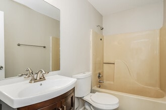 379 Donna Dr in Clarksville, TN - Building Photo - Building Photo