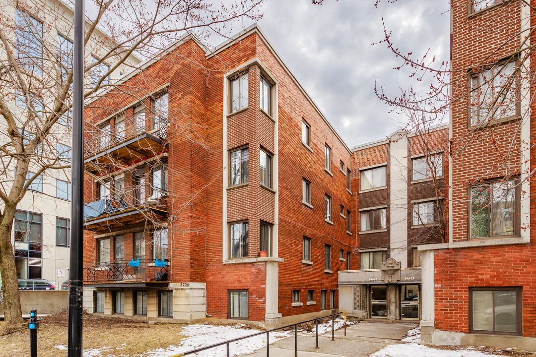 3726 De La Côte-Sainte-Catherine Ch in Montréal, QC - Building Photo