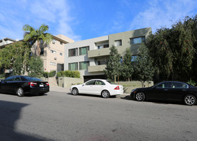 7237 Franklin Ave in Los Angeles, CA - Foto de edificio - Building Photo