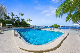 1200 West Ave, Unit 831 in Miami Beach, FL - Building Photo