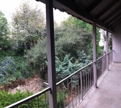 551-555 W Pueblo St in Santa Barbara, CA - Foto de edificio - Building Photo