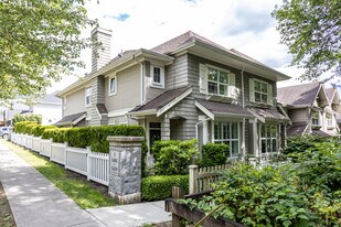 1401 Collins Rd in Coquitlam, BC - Building Photo