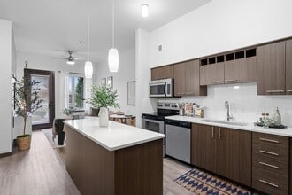 Tessera at Orenco Station in Hillsboro, OR - Foto de edificio - Building Photo