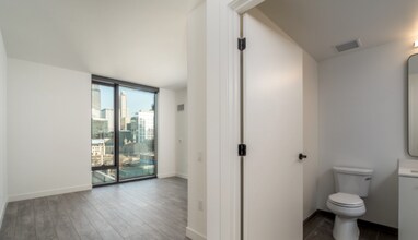 850 W Madison St-Unit -1213S in Chicago, IL - Building Photo - Building Photo