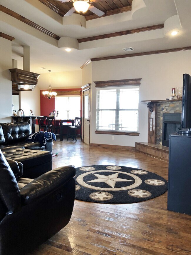 10527 JORDYNN'S Xing in Elgin, OK - Building Photo - Building Photo