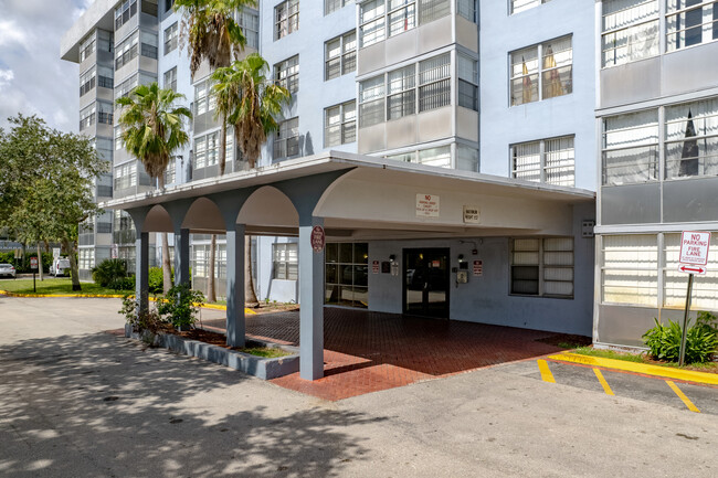 Landmark Towers in Plantation, FL - Foto de edificio - Building Photo