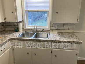 2359 Barberry Dr SW in Wyoming, MI - Building Photo - Building Photo