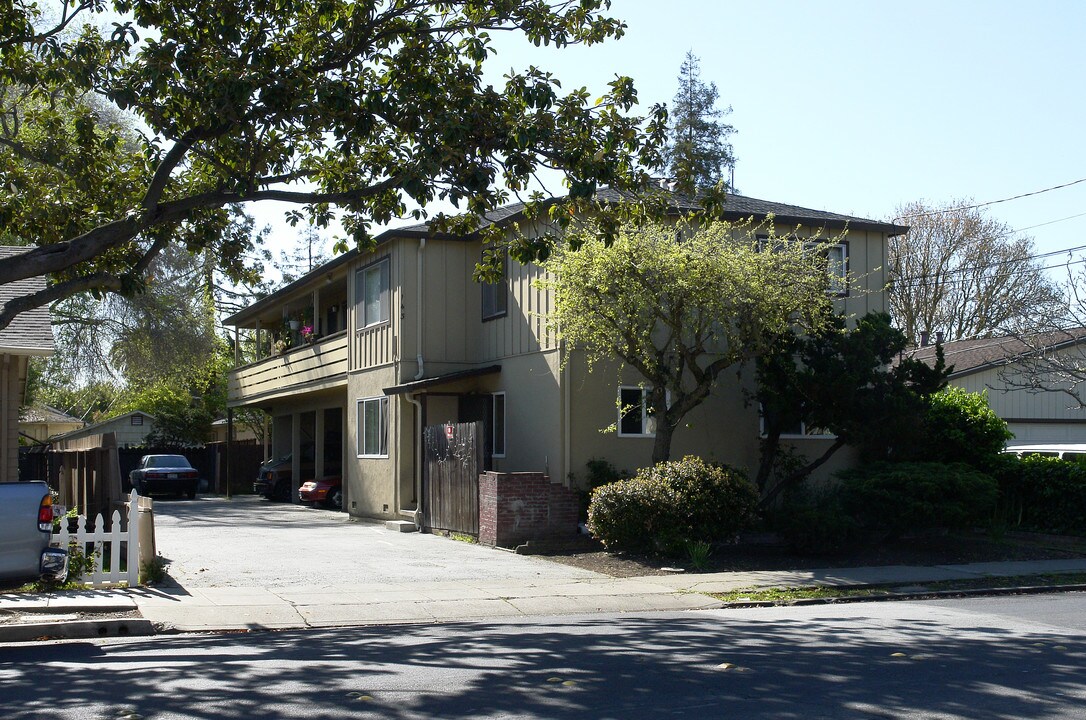 143 Redwood Ave in Redwood City, CA - Building Photo