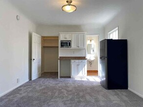 6160 Orange St in Los Angeles, CA - Building Photo - Building Photo