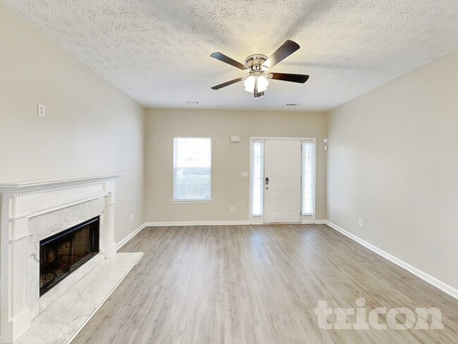 213 Forrest Dr in Palmetto, GA - Foto de edificio - Building Photo