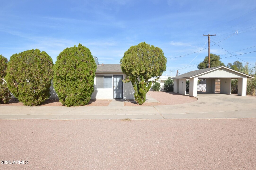 143 S Mountain Rd in Apache Junction, AZ - Building Photo