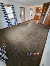 301 Commercial St in Reinbeck, IA - Foto de edificio - Building Photo