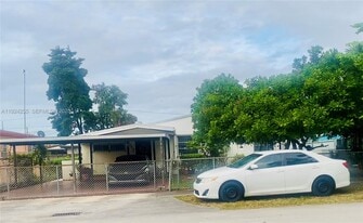 6831 SW 2nd St in Miami, FL - Building Photo