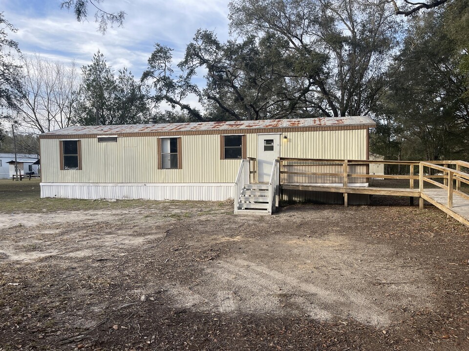 7120 SE 80th Ln in Trenton, FL - Building Photo